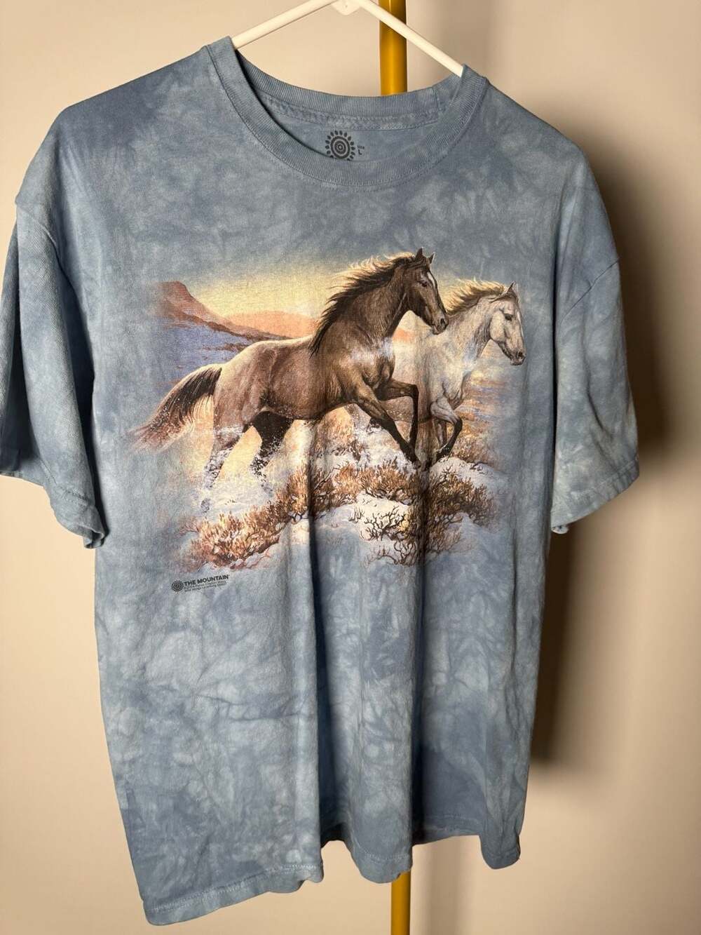 The Mountain Running Free T-Shirt Size L Blue Horse Graphic Tee